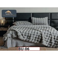 Lenjerie pentru pat dublu extra  pufoasa din Blanita artificiala de Iepure din 6 piese - BIJ06