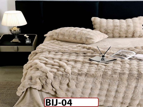 Lenjerie pentru pat dublu extra  pufoasa din Blanita artificiala de Iepure din 6 piese - BIJ04