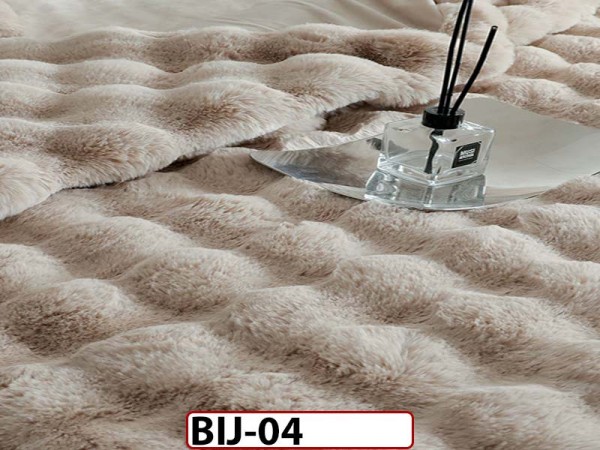 Lenjerie pentru pat dublu extra  pufoasa din Blanita artificiala de Iepure din 6 piese - BIJ04