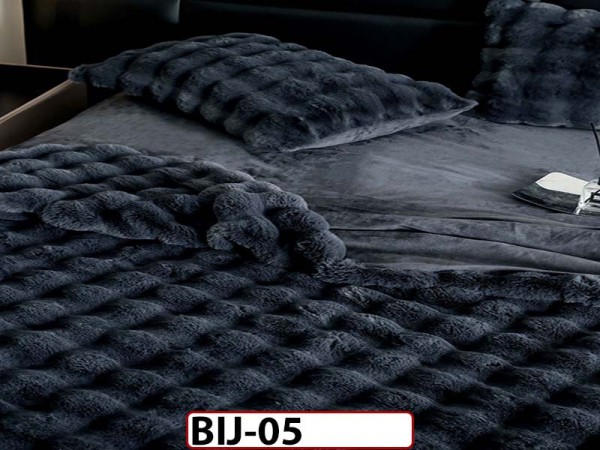 Lenjerie pentru pat dublu extra  pufoasa din Blanita artificiala de Iepure din 6 piese - BIJ05
