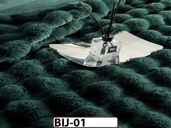 Lenjerie pentru pat dublu extra  pufoasa din Blanita artificiala de Iepure din 6 piese - BIJ01