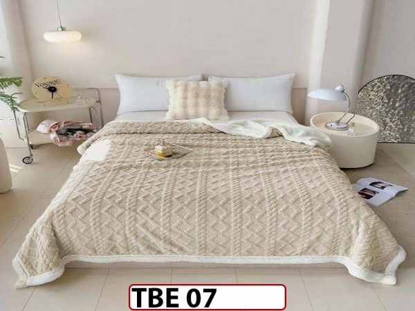 Patura Pufoasa Cocolino cu Blanita pentru pat dublu TBE 07 Patura Pufoasa Cocolino cu Blanita pentru pat dublu TBE 07